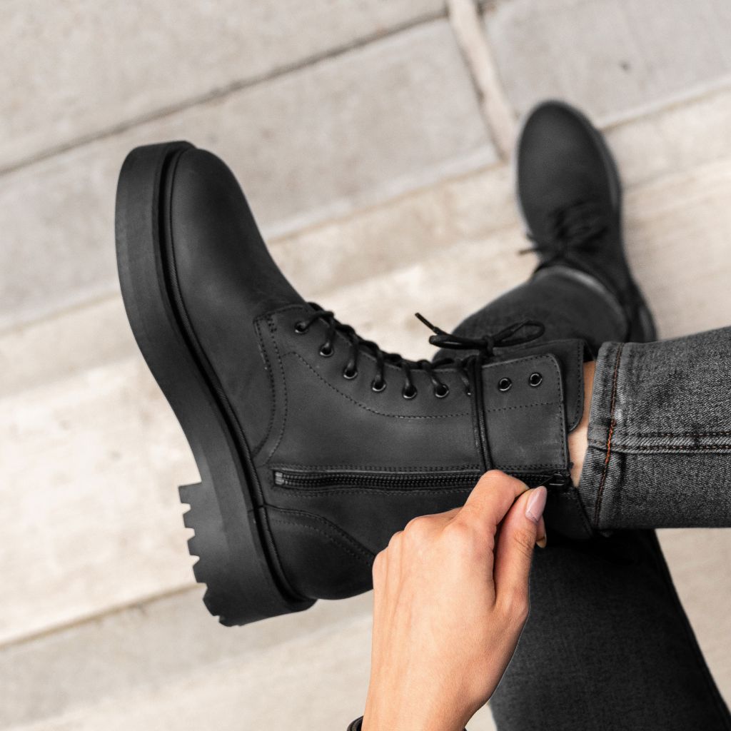Women | Quest | Black Matte 